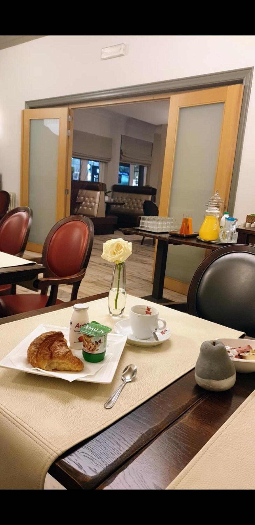 Belrom Hotel Синт-Трёйден Экстерьер фото