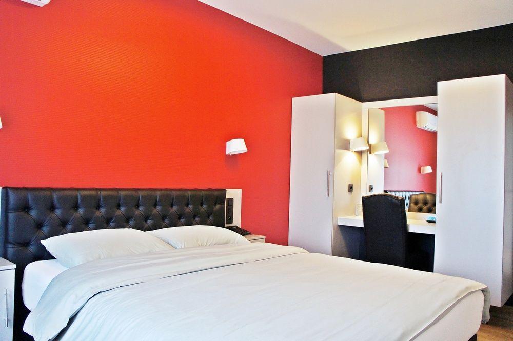 Belrom Hotel Синт-Трёйден Экстерьер фото