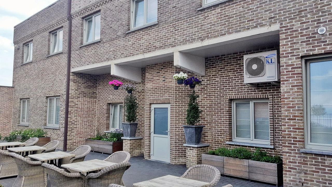 Belrom Hotel Синт-Трёйден Экстерьер фото
