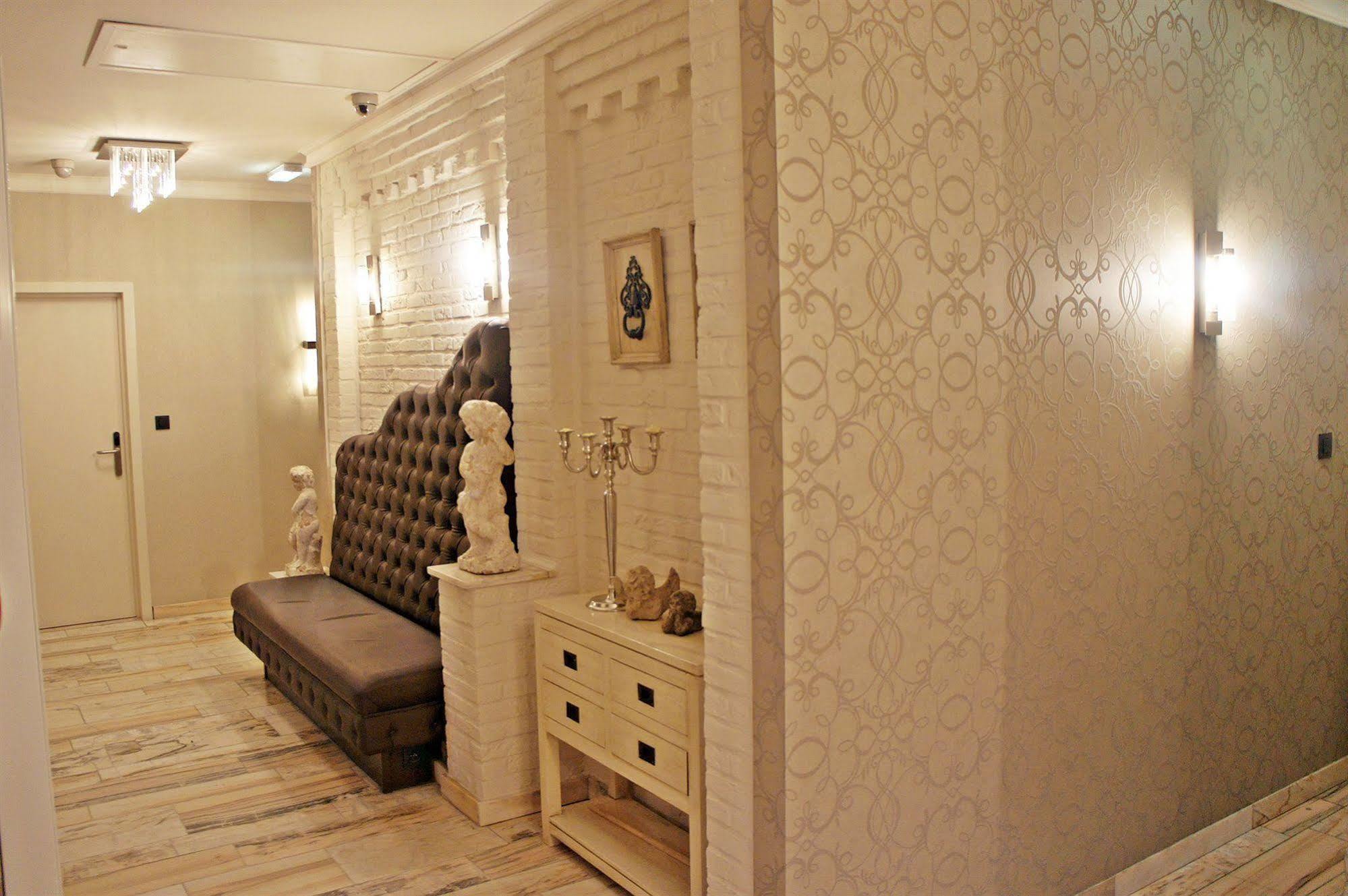 Belrom Hotel Синт-Трёйден Экстерьер фото